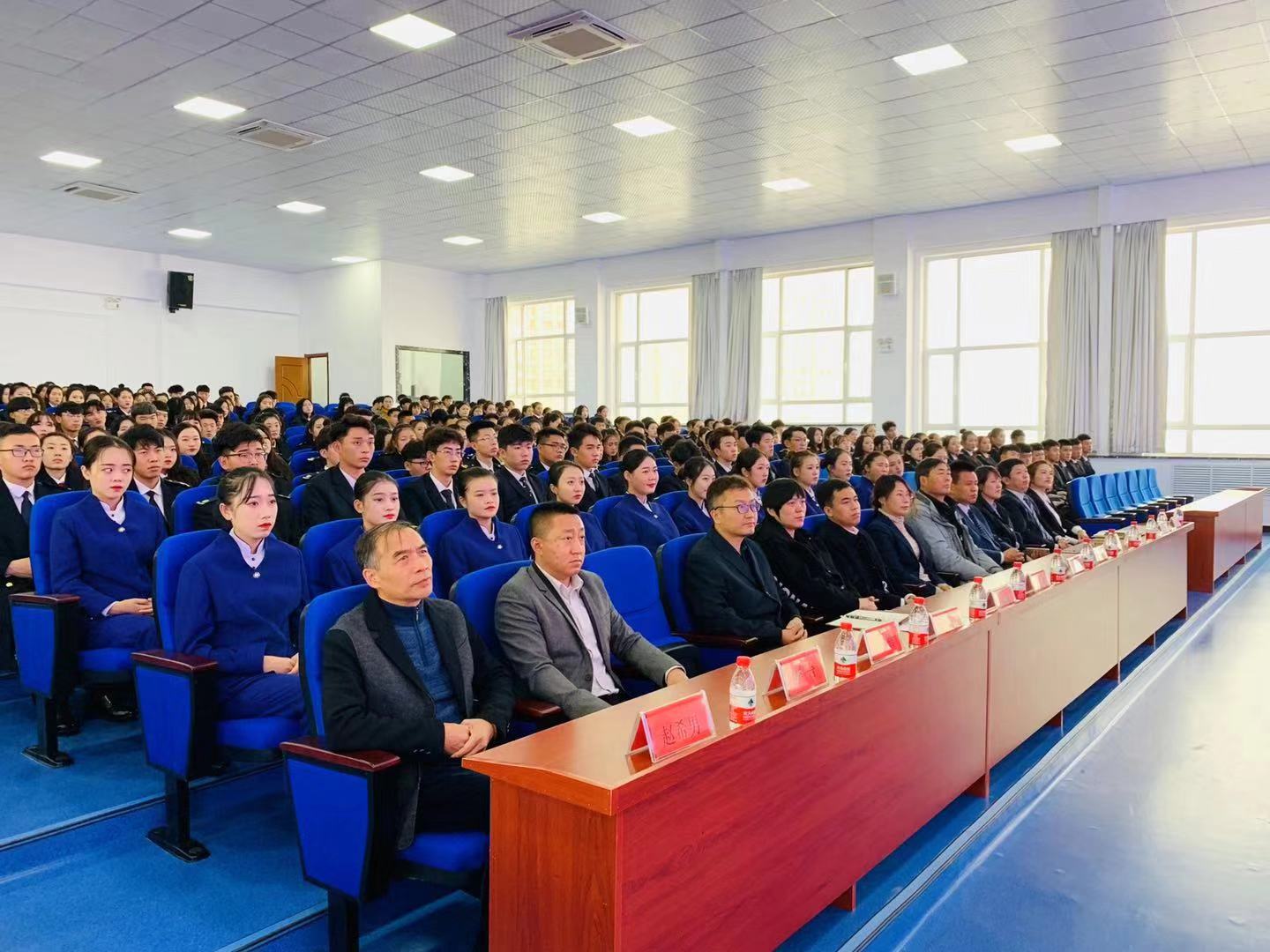 達(dá)內(nèi)與大連航運(yùn)職業(yè)技術(shù)學(xué)院合作簽約 聯(lián)手培養(yǎng)高質(zhì)量電商人才