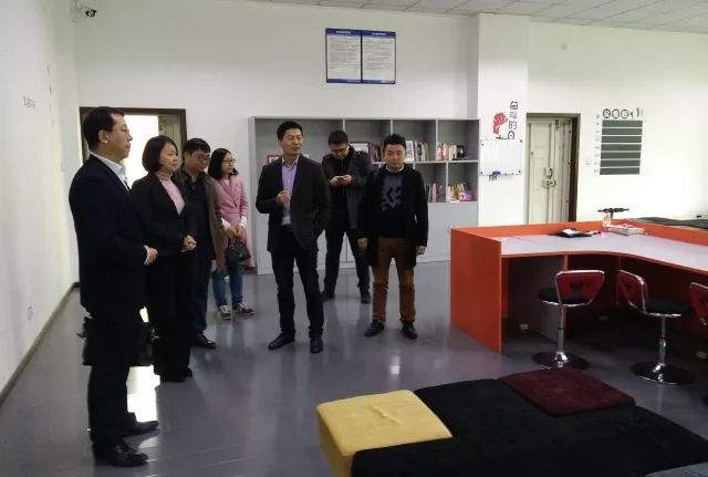 西南財(cái)經(jīng)大學(xué)天府學(xué)院和達(dá)內(nèi)教育集團(tuán)洽談